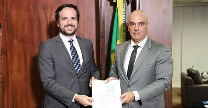 Alexandre de Moraes ordena bloquear X en operadores, tiendas de aplicaciones e incluso VPN