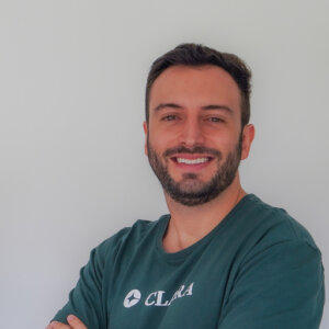 agentes de IA analista financiero Clara